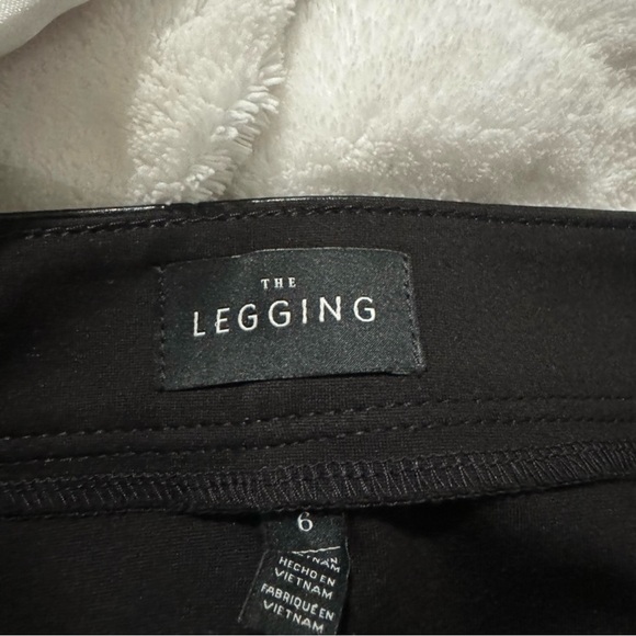 🖤 White House Black Market Faux Leather “The Legging” Pants – Size 6 - Picture 4 of 5